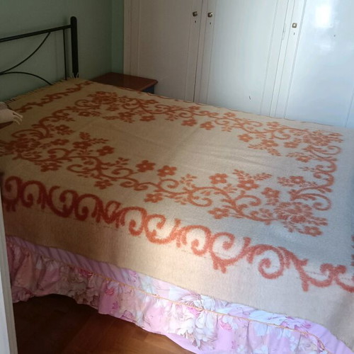 Vintage double bed blanket like new