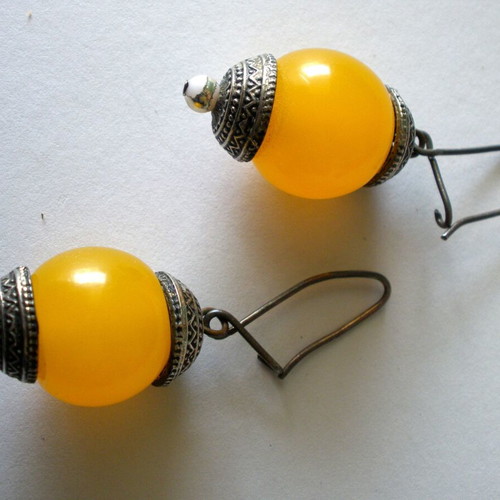 Various earrings like new, vintage designs