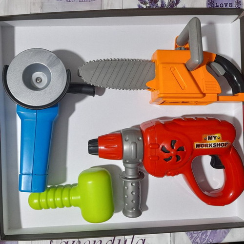 Children's tool set like new with 95 pcs and carrying case
