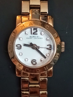 Marc Jacobs Mini Amy ladies watch used, white dial stainless steel rose gold bronze tone MBM 3227
