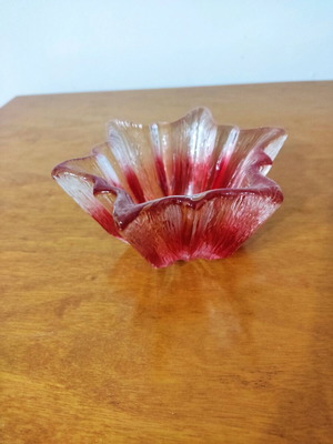 Crystal small bowl with red shades like new