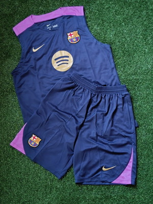 Barcelona training set, size M, dark blue, replica