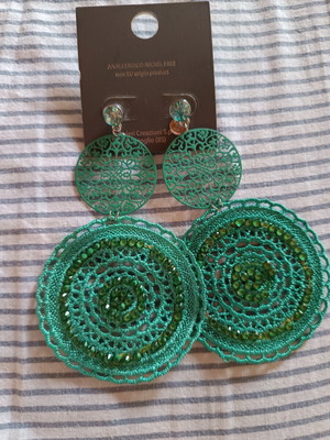 Dangling earrings like new, green