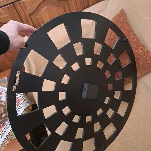 Wall clock analog like new 60×60