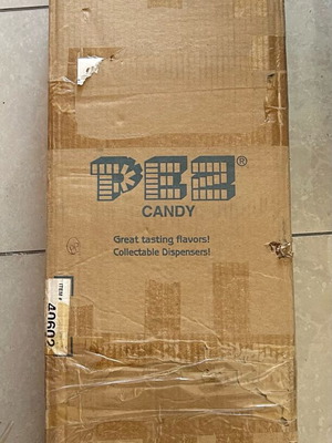 PEZ Floor Display Shipper καινούργιο με 28 PEZ Dispensers Marvel και DC Comics