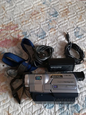Sony Digital-8 Digital Video Camcorder DCR-TRV355E used, with charger and 2 straps