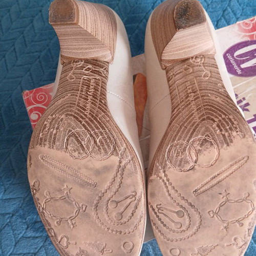 Beige pumps like new, 8 cm heel, size 37