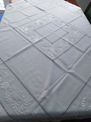 Rococo tablecloth set of 5 pieces with beautiful embroidery
