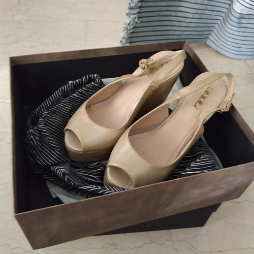 Exte leather patent pumps size 38.5 like new beige