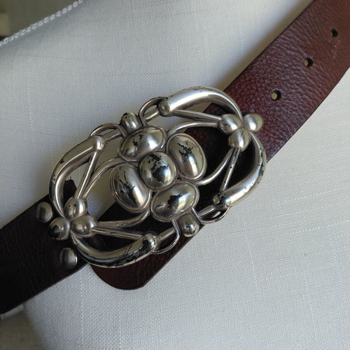 LEYVA Linea Mujer brown leather belt with silver buckle, size 80