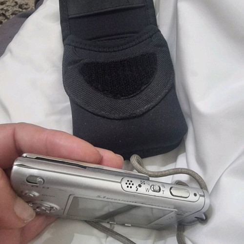 Camera used without charger with case