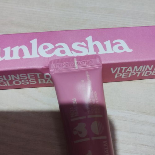 Unleashia Sunset Dazzle Gloss Balm 10g new