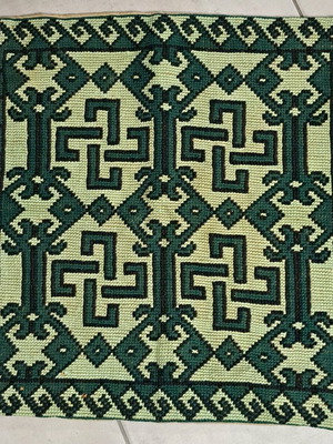Counted embroidery on burlap used 55×55 cm