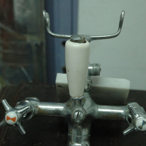 Bathtub faucet used from interwar period