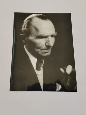 Large Kazantzakis photograph used, dated 1957