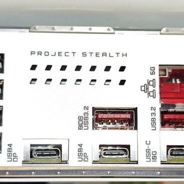 Gigabyte X870 Aorus Stealth Ice motherboard DDR5 Ryzen like new
