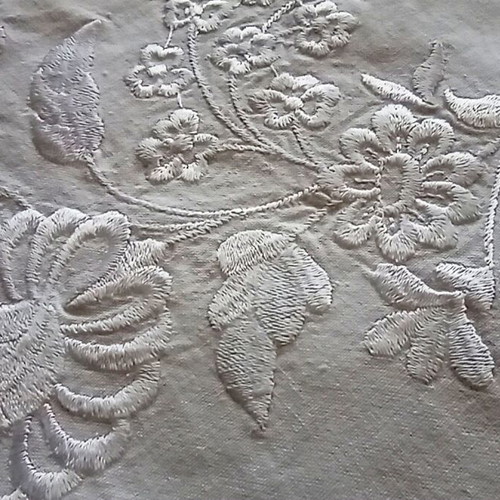 Vintage embroidered round tablecloth 165 cm white/cream like new