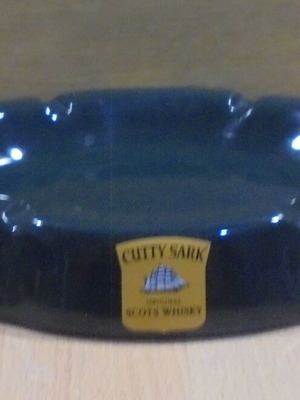 Cutty Sark scotch whisky old promotional ceramic ashtray used