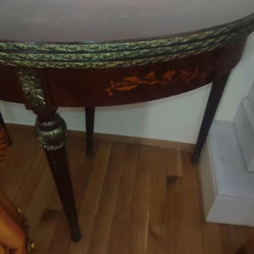 Marquetry round table like new with internal extension