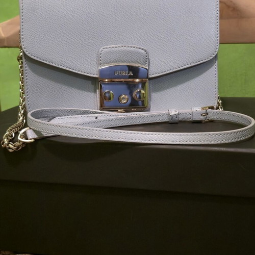 Furla Metropolis shoulder bag like new, blue turquoise leather