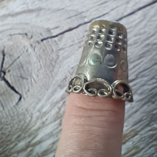 Vintage silver thimble with filigree design like new