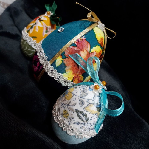 Set of three handmade Easter eggs like new, spring decor