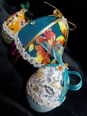 Set of three handmade Easter eggs like new, spring decor