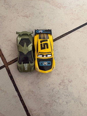 Metal toy cars pack of 2, GRC Cruz Ramirez and green