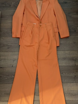 Bershka suit new, size S, orange