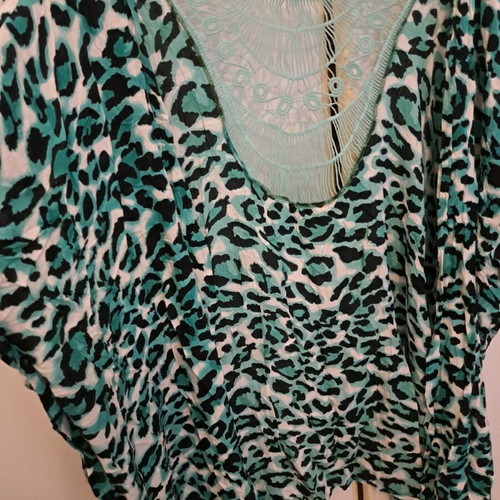 Caftan used with impressive knitted back green