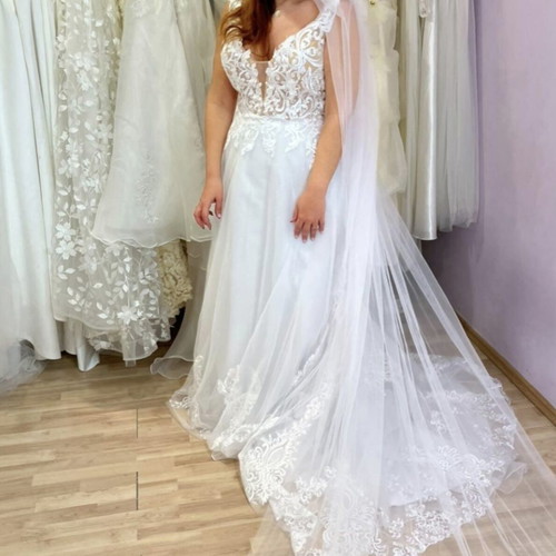 Wedding dress with veil, like new, size L 40 12, white