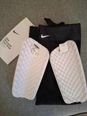 Nike shinguards size medium like new