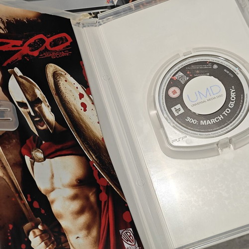 300: March to Glory PSP game, complete with manual