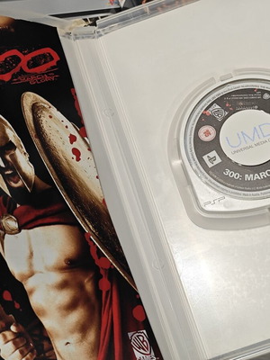 300: March to Glory PSP game, complete with manual