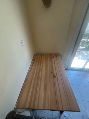Γραφείο μεταχειρισμένο, ιδανικό για φοιτητή/-τρια