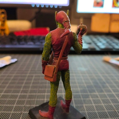 Eaglemoss Marvel Classic Green Goblin refurbished figurine with magazine