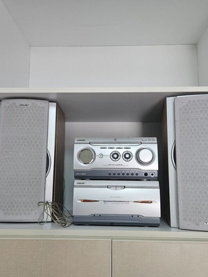 Sony MHC-W25 Mini Hi-Fi Stereo System used with speakers