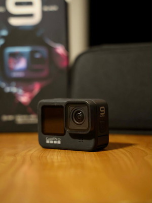 Gopro Hero 9 Black like new with genuine accessories and case
