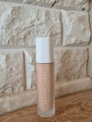 Fenty Soft 'Lit Foundation shade 230 like new