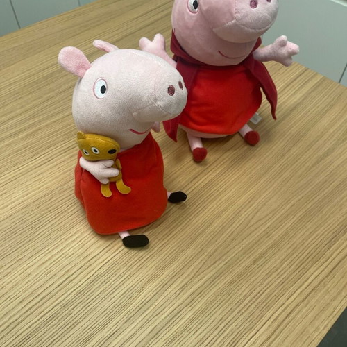 Peppa Pig dolls like new, 2 large 20 and 25 cm