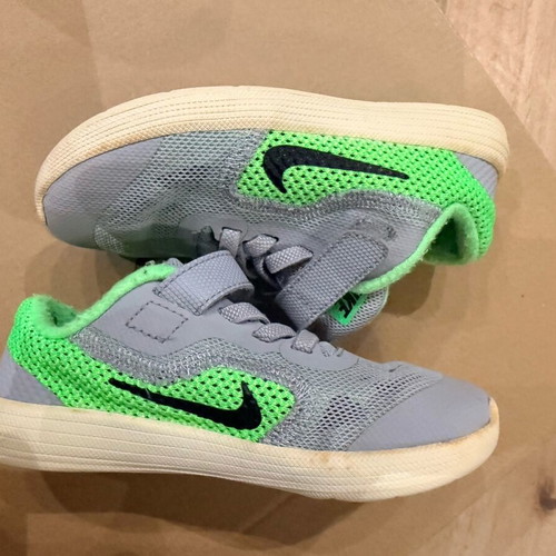 Nike sneakers used, gray and green, size 26