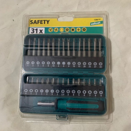Screwdriver set in metal case with angle handle and ratchet