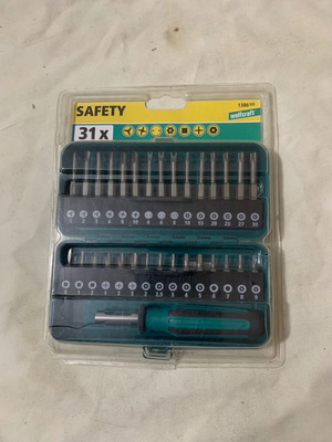 Screwdriver set in metal case like new