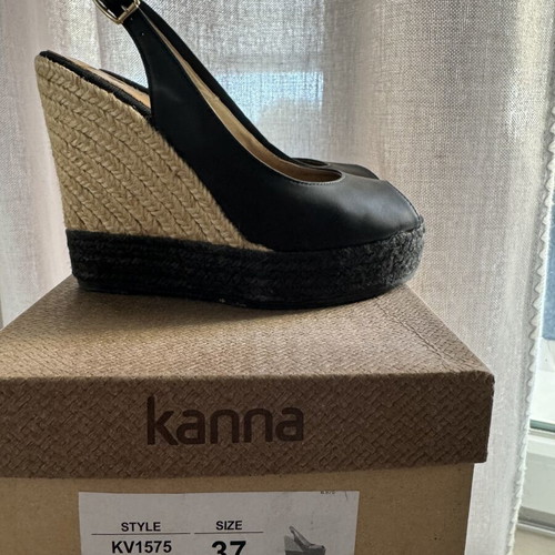 Kanna leather platform sandals size 37 like new, black