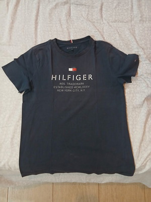 Tommy Hilfiger shirt like new, size XS