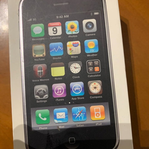 iPhone 3G and 3GS used with swollen battery and cracked screen