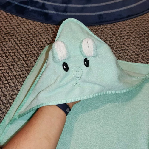 Children's bath towel with hood like new, 80x80 mint color