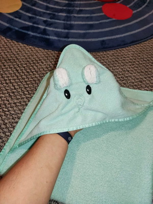 Children's bath towel with hood like new, 80x80 mint color