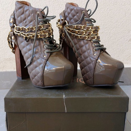 Brown quilted ankle boots new, size 36