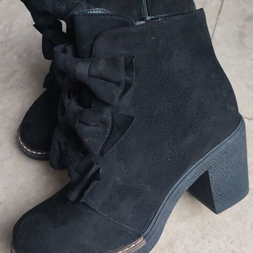 Mellisa black suede ankle boots used, size 37 with bows